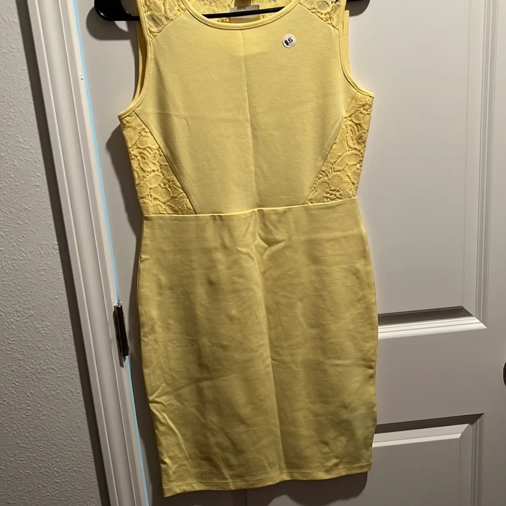 Dresses - Picture 2 of 12